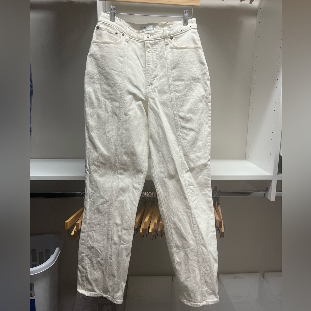 Abercrombie Curve Love 90s Straight Ultra High Rise Size 28 Color Cream